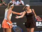 Luisa Stefani e húngara Babos viram sobre dupla brasileira e são campeãs do SP Open de tênis