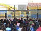Alunos assistem atentos ao concerto do projeto Música Erudita nas Escolas, realizado pelo Trio Opus Vivare.