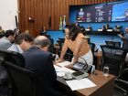 Parlamentares analisam e votam os projetos durante a sessão plenária da Assembleia Legislativa 
