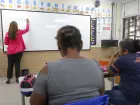 Estudantes de EJA voltam aos livros e colhem benefícios econômicos e sociais, segundo novo estudo