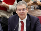 PT e PSOL vão acionar PGR contra nomeação de Eduardo Bolsonaro como líder da minoria. 