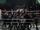 Após desclassificação de Wanderlei, confusão entre equipes dos lutadores tomou conta do ringue. 