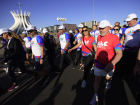 O presidente Lula, a primeira-dama Janja e ministro, durante a Corrida e Caminhada MEC 95 Anos, realizada na manhã de domingo 28 na Esplanada dos Ministérios, em Brasília.  