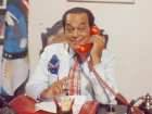 Paulo Gracindo como Odorico Paraguaçu, o lendário prefeito da novela 'O Bem-Amado', a primeira produzida e exibida inteiramente a cores no Brasil.
