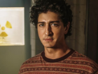 Johnny Massaro vive um físico em 'Emergência Radioativa', minissérie que está sendo gravada pela Netflix