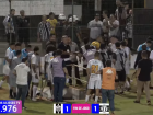 Confusão envolvendo jogadores e torcedores se deserolou após o apito final.