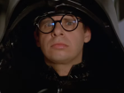Rick Moranis como Dark Helmet em 'S.O.S. - Tem um Louco Solto no Espaço'; ator voltará ao papel em sequência, marcada para 2027 