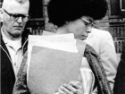 Assata Shakur deixa tribunal nos EUA em abril de 1977 
