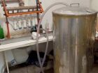 Polícia Civil apreendeu mais de 17,7 mil produtos em chácara usada para falsificar bebidas em Americana; perícia vai analisar material