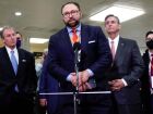 Jason Miller reage a declaração de Alexandre de Moraes durante julgamento da tentativa de golpe de 2022