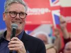 Keir Starmer durante entrevista na BBC; premiê reforça que seguirá à frente do Partido Trabalhista