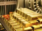 Ouro recua após alta histórica, mas segue respaldado por bancos centrais e instabilidade global