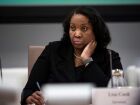 Lisa Cook contesta decisão de Trump na Justiça para permanecer no conselho do Federal Reserve