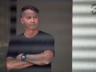 Ex-presidente Jair Bolsonaro em sua casa em Brasília, onde cumpre prisão domiciliar 