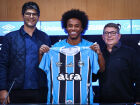 Aos 37 anos, Willian é apresentado no Grêmio e vê retorno ao Brasil como oportunidade de reconstrução