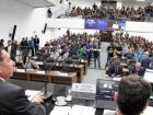 Deputados aprovam projeto que exige certidões criminais em instituições que recebem verba pública e atuam com menores