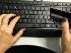Cartão de crédito é a principal fonte de dívidas para metade dos brasileiros das classes A, B e C.