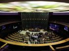 Votação na Câmara resgata voto secreto na PEC da Blindagem com apoio do Centrão e reação da oposição.