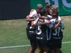 Jogadoras do Corinthians celebram gol em jogo contra o Santos no Paulista Feminino.