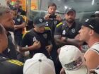 Torcedores do Atlético-MG protestaram em Confins após derrota para o Botafogo e cobraram reação na Sul-Americana