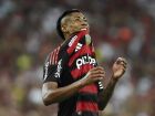 Bruno Henrique durante jogo contra o Santos em 2023; jogador é acusado de forçar cartão para beneficiar apostadores.