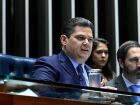Comissão de Constituição e Justiça rejeitou por unanimidade a PEC da Blindagem antes de arquivamento definitivo por Alcolumbre.