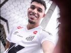 Victor Hugo foi apresentado como novo reforço do Santos, com contrato até 2026.