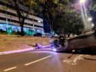 Carro capotou após bater em veículo estacionado na avenida Mato Grosso, em frente à sede da OAB, em Campo Grande; motorista saiu ileso.  