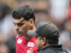 Gabriel Brazão se machuca em dividida em Atlético-MG x Santos.