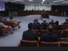 A primeira turma do Supremo Tribunal Federal (STF) dá prosseguimento ao julgamento do ex-presidente Jair Messias Bolsonaro (PL) e mais sete réus acusados de planejarem um golpe de Estado.