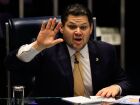 O presidente do Senado, Davi Alcolumbre, criticou o deputado Eduardo Bolsonaro.
