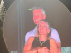 Andy Byron e Kristin Cabot, CEO e diretora de RH, flagrados em 'câmera do beijo' do show do Coldplay.