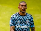 Douglas Costa quando estava no Grêmio, em 2021.