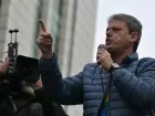Tarcísio de Freitas reforça apoio a Bolsonaro e critica julgamento do ex-presidente.