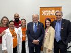 Dr. Luiz Ovando ao lado de médicos, entidades de saúde e parlamentares em evento pelo combate ao colesterol e prevenção das doenças cardiovasculares.