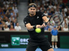Zverev vence após 2h38 de jogo contra Moutet e avança em Pequim; duelo com Medvedev nas quartas será reedição de rivalidade histórica.