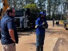 Vice-prefeito e secretário de Infraestrutura, Thiago Monteiro, acompanha de perto os trabalhos da operação tapa-buracos no Bairro Major Costa, em Jardim.