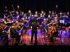 Orquestra Jovem Sesc MS durante apresentação; grupo volta aos palcos com o concerto Rock in Concert em Campo Grande