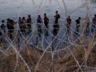 Imigrantes são essenciais em setores como agricultura, construção e serviços nos EUA (na foto, fronteira com o México).