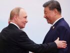O presidente russo, Vladimir Putin, à esquerda, conversa com o presidente chinês Xi Jinping durante uma sessão de fotos de família na cúpula da Organização de Cooperação de Xangai 