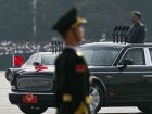 O presidente chinês, Xi Jinping, inicia sua inspeção das tropas durante um desfile militar que marca o 80º aniversário da vitória sobre o Japão e o fim da Segunda Guerra Mundial