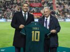residente da CBF, Samir Xaud, posou com o presidente da Federação Boliviana de Futebol, Fernando Costa, antes da partida. 