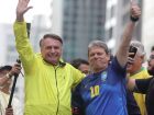Tarcísio de Freitas e Jair Bolsonaro em manifestação na Avenida Paulista em abril deste ano.