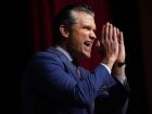 O secretário de Defesa dos Estados Unidos, Pete Hegseth, discursa para oficiais militares em uma base militar na Virgínia.