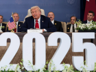 O presidente dos EUA, Donald Trump, discursa durante a assinatura oficial da primeira fase do acordo de cessar-fogo de Gaza entre Israel e o Hamas, em Sharm El-Sheikh, Egito, em 13 de outubro de 2025. 