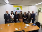 A prefeita de Campo Grande, Adriane Lopes (PP), ao lado do secretário de educação, Lucas Bittencourt, e membros do Fundeb