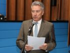 Roberto Hashioka durante sessão ordinária na ALEMS; parlamentar é o autor da Resolução.