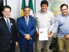 Ao lado do prefeito Rodrigo Basso e do secretário de Agricultura e Abastecimento, Clayton Martins Teixeira, Renato intermediou agenda com o senador Nelsinho Trad para ampliar investimentos em Sidrolândia