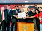 Conta de luz gratuita para famílias de baixa renda é sancionada como lei.