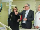 Padilha visita hospital inteligente na China e prevê modelo semelhante no SUS a partir de 2027, com 800 leitos em São Paulo.